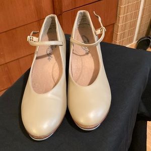Capezio Tele Tone Tan Tap shoes. Like new!